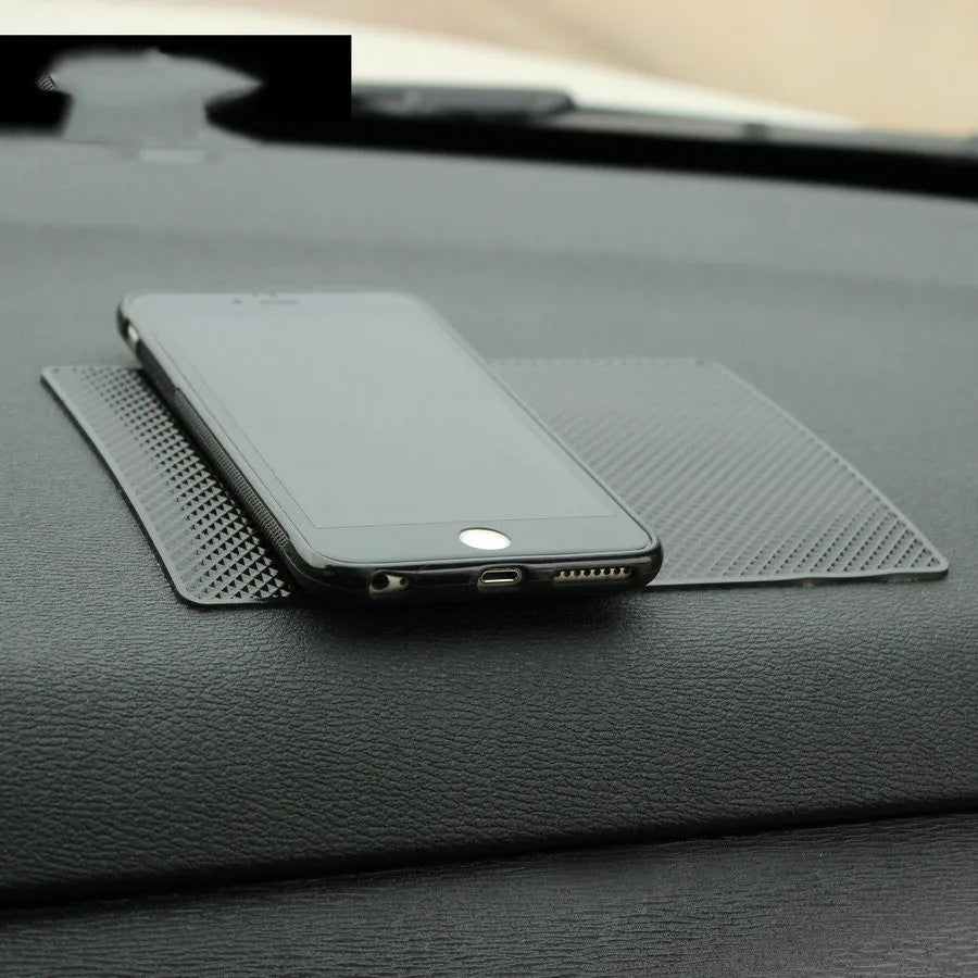 Small mesh non-slip car mat 18x13cm in grid colour on dashboard