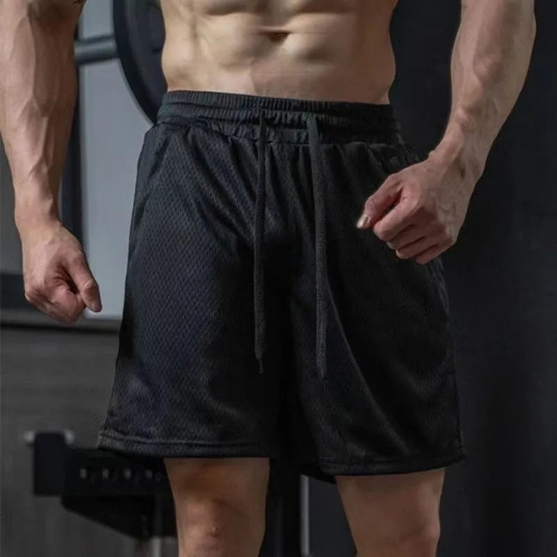 Men's quick-drying mesh sports shorts in straight-leg loose fit, multiple colour options