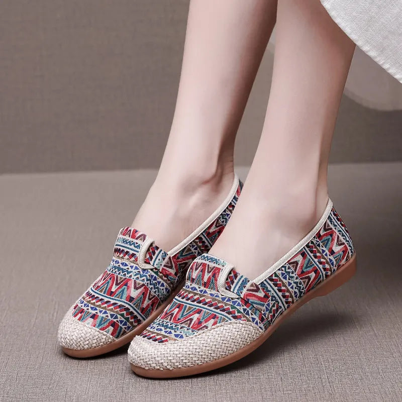 Women's ethnic style cloth shoes with flat heel, colour stitching and shallow mouth design