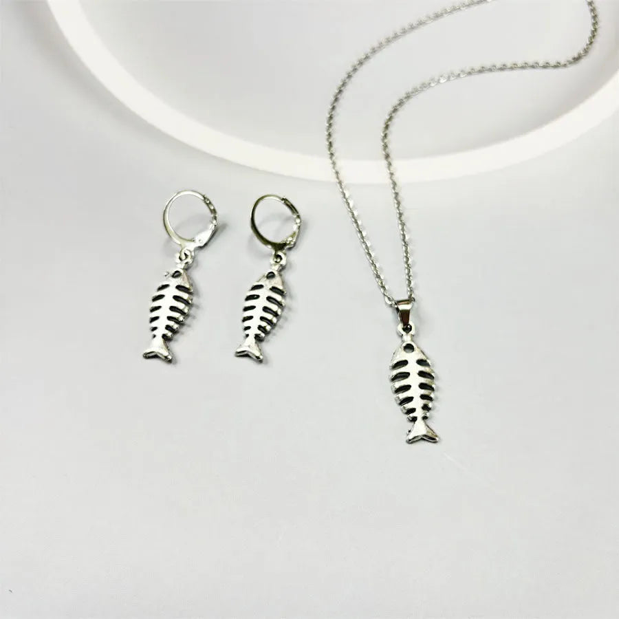 A pair of retro-style alloy earrings with a fishbone pendant hanging from an O-shaped chain.