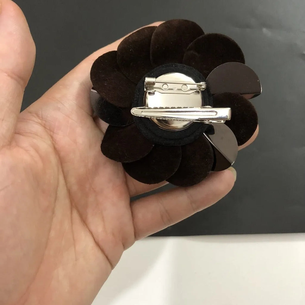 Fine flannel flowers corsage with tungsten alloy inlay, available in five colours, used as hair clip, handbag pendant, or brooch