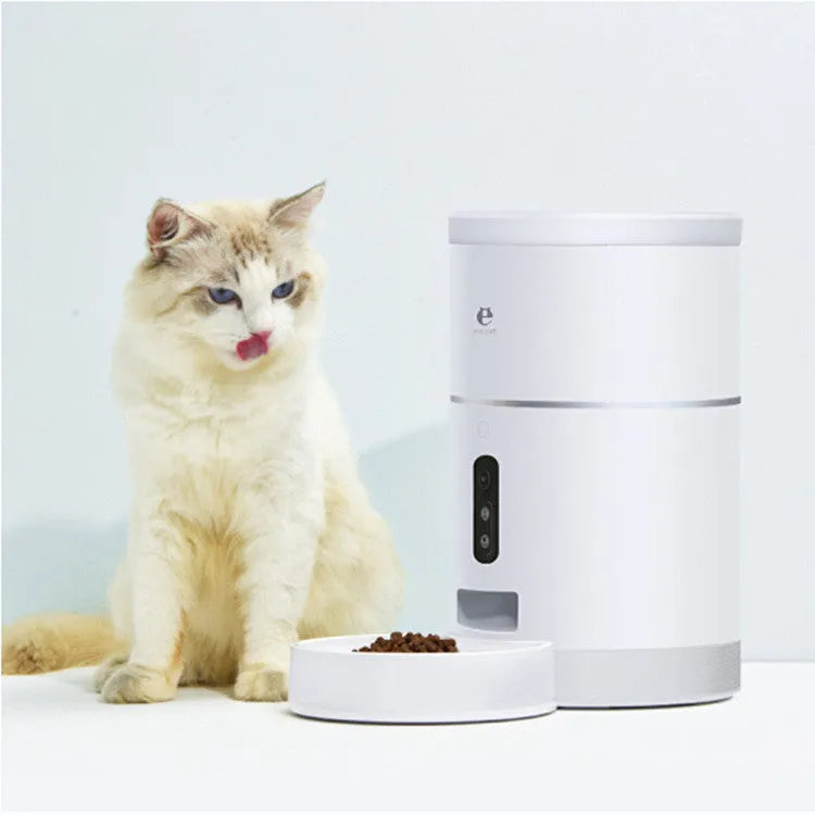 White ABS automatic pet feeder with 1080P camera, 4L capacity, and desiccant box for dry food