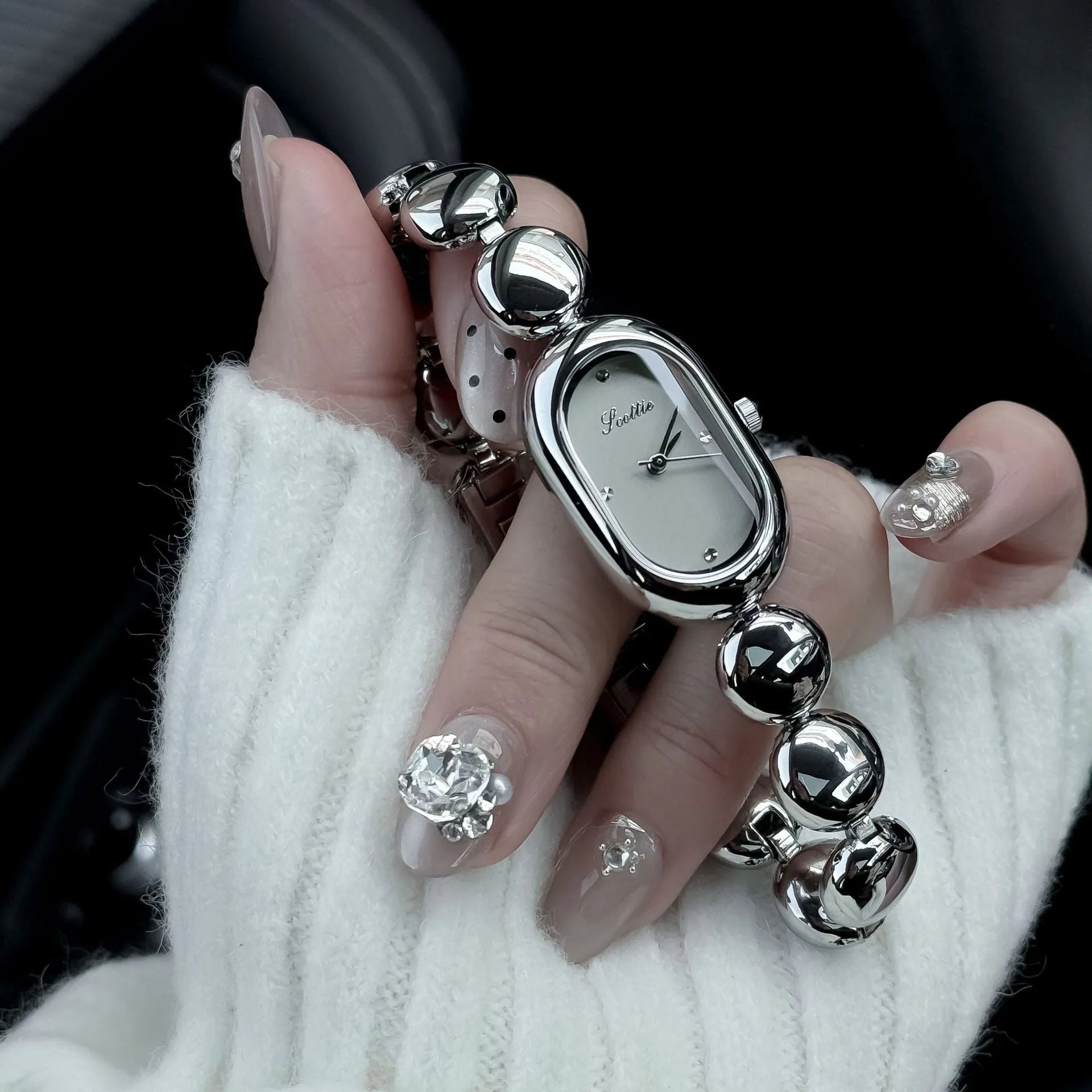 Women's oval bracelet fashion watch in a choice of seven colours with a 9mm case.