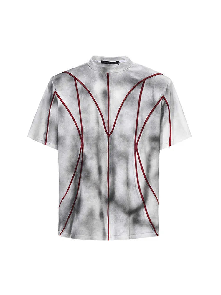 Padded shoulder short sleeve T-shirt with three-dimensional line patchwork design and round neck.
