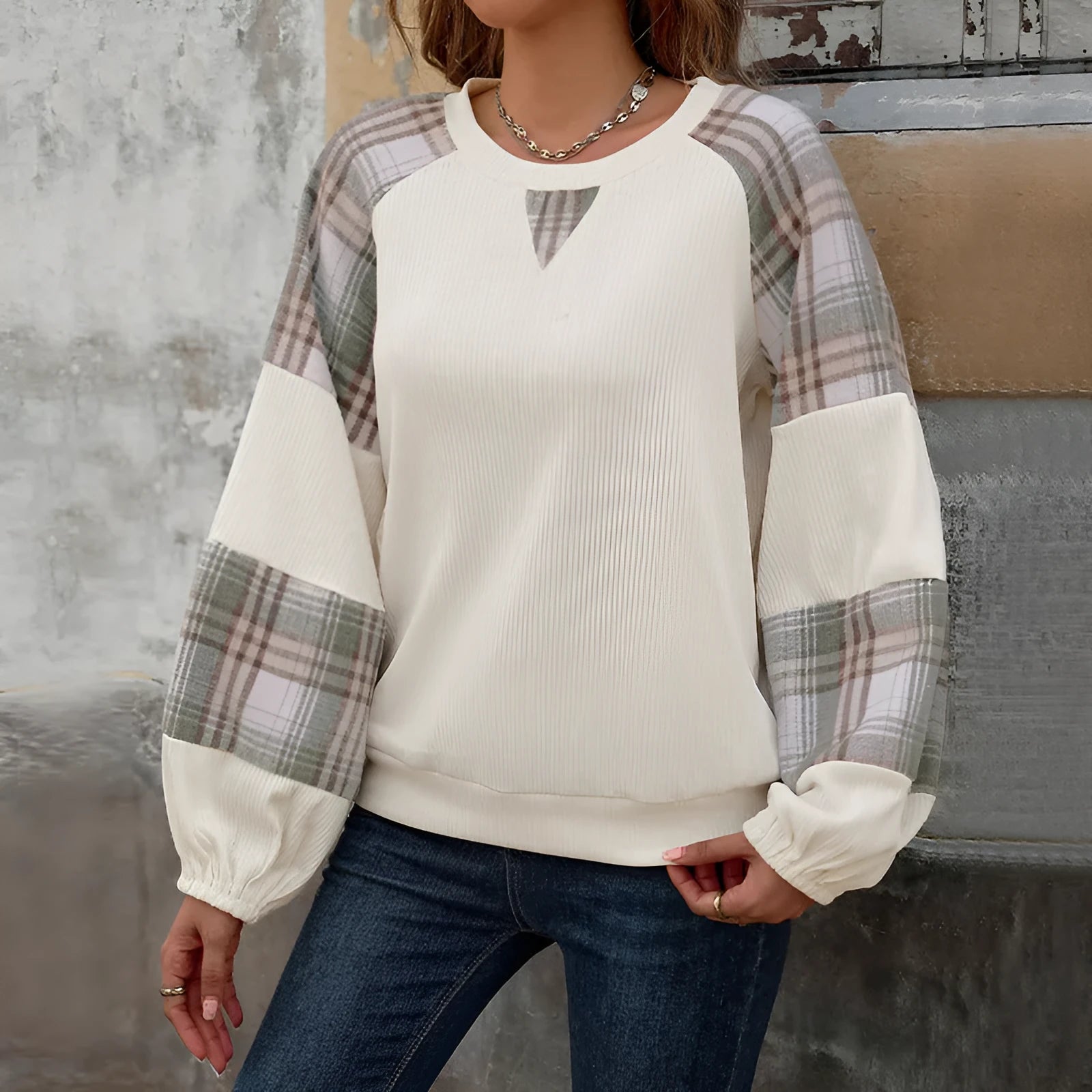 Loose plaid colorblock round neck sweater in apricot polyester pullover with long sleeves