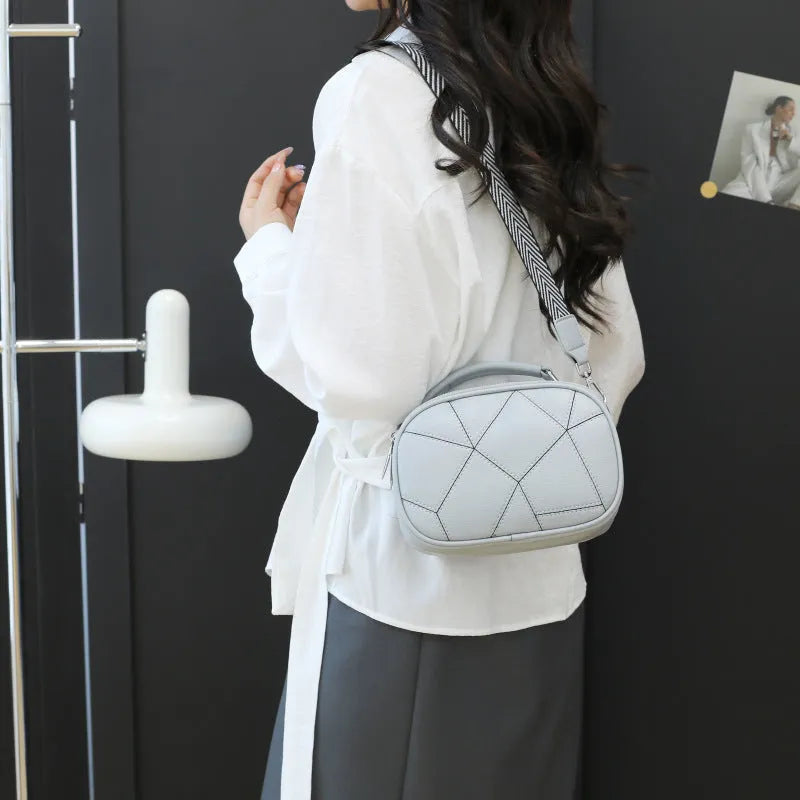 Three-layer patchwork small bag in round suitcase shape measuring 20x15 cm