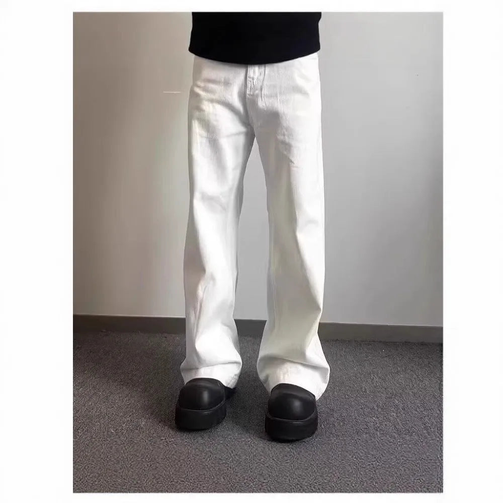 Men's white straight-leg wide-leg jeans on a mid-waist with a zipper fly