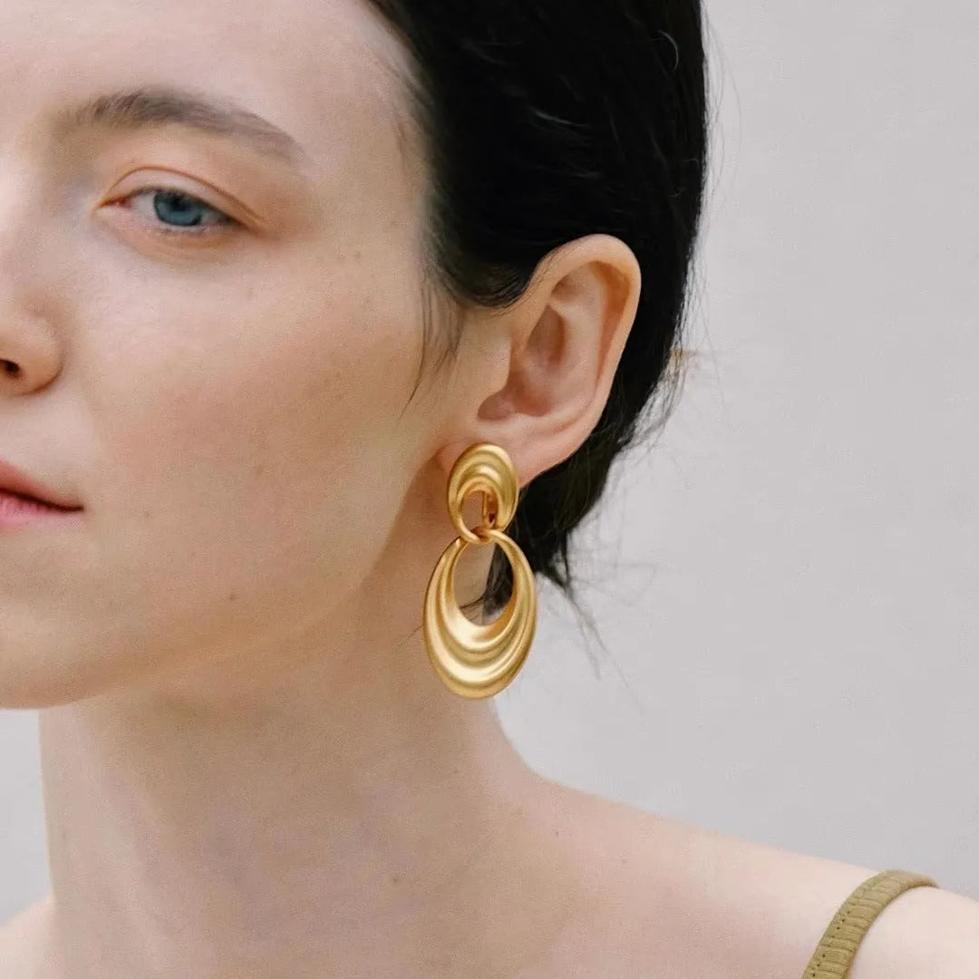 Gold double circle French retro earrings with U-shaped design and quicksand colour finish