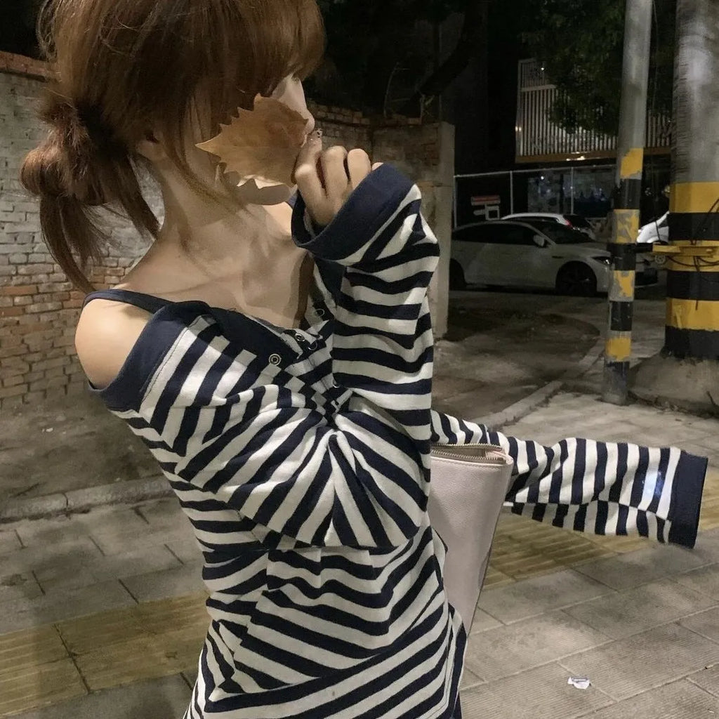 Dark blue Korean-style women's oversized long-sleeved t-shirt with striped patterns and embroidery