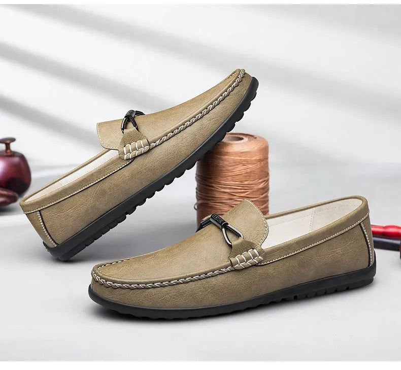 Breathable slip-on shoes with two-layer cowhide upper, flat heel, round toe, solid colour, sizes 37-46.