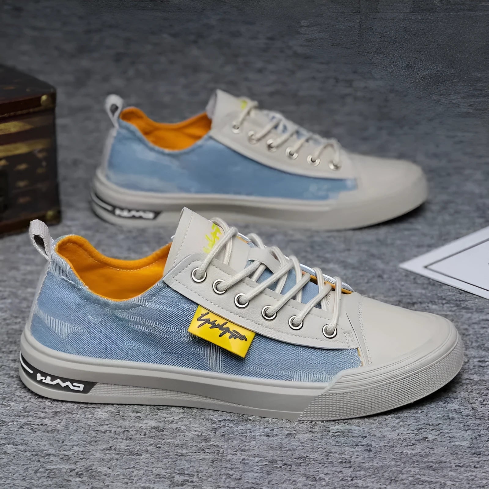 Men's canvas casual shoes in dark blue with front lace-up closure and rubber sole