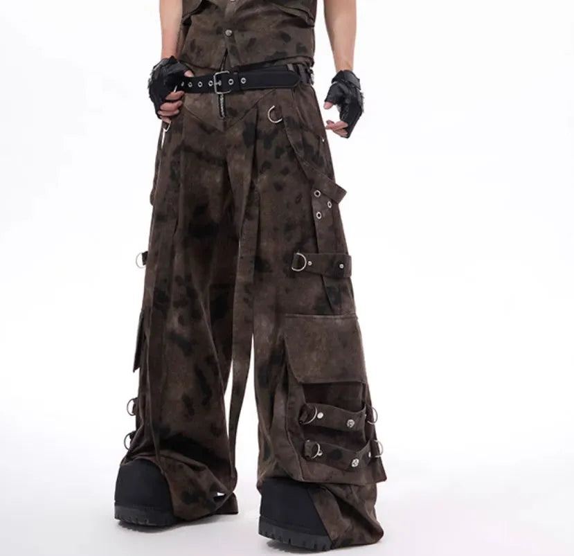 American retro style camouflage pattern denim vest and trousers set on a model.