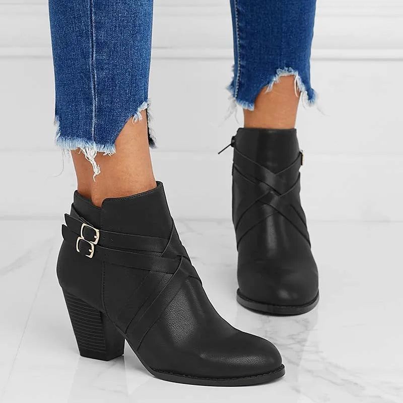 Grey women's plus size short ankle boots with a 7cm chunky heel and side zipper.