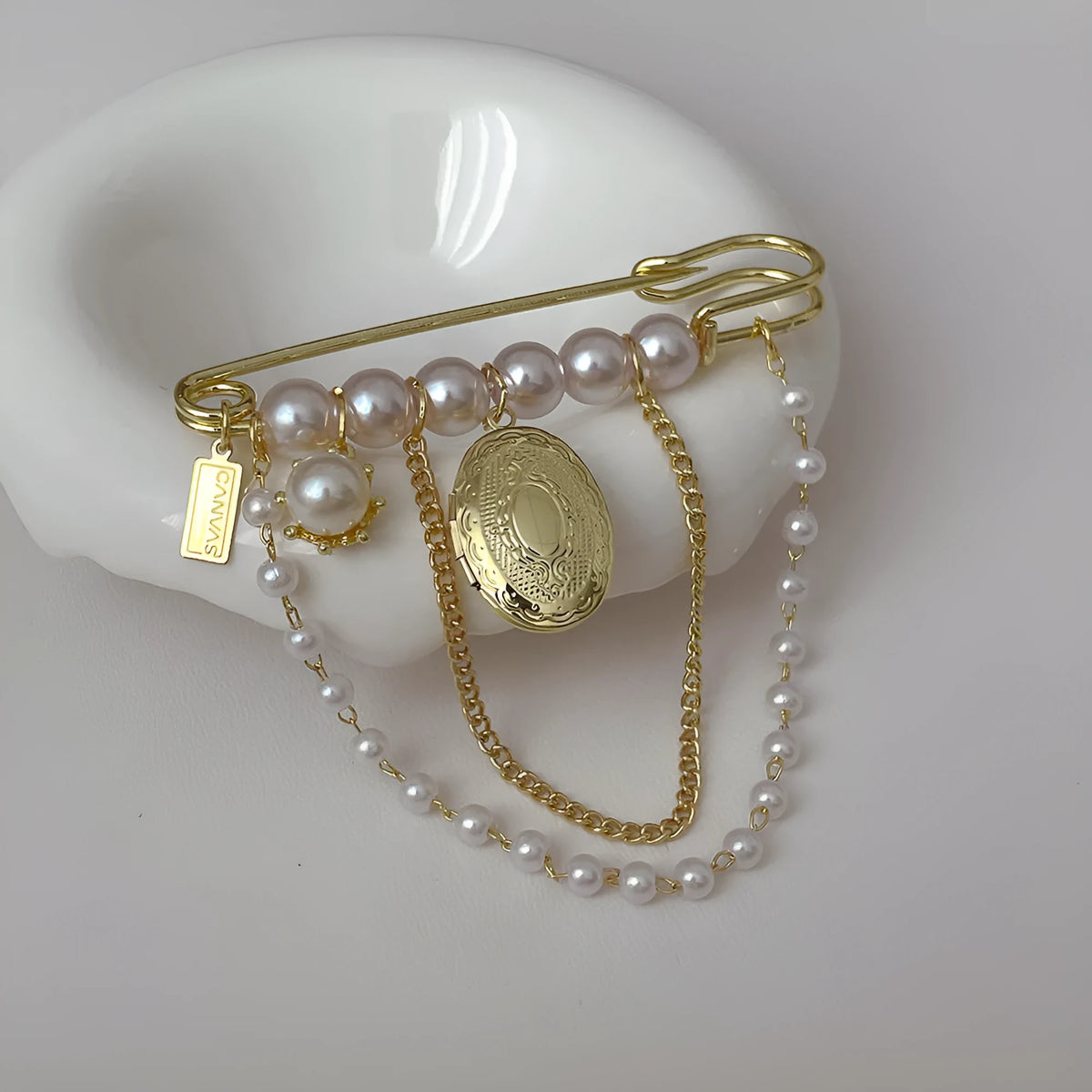 8 x 7cm retro pearl tassel brooch in copper and alloy with electroplated finish, colour as main image