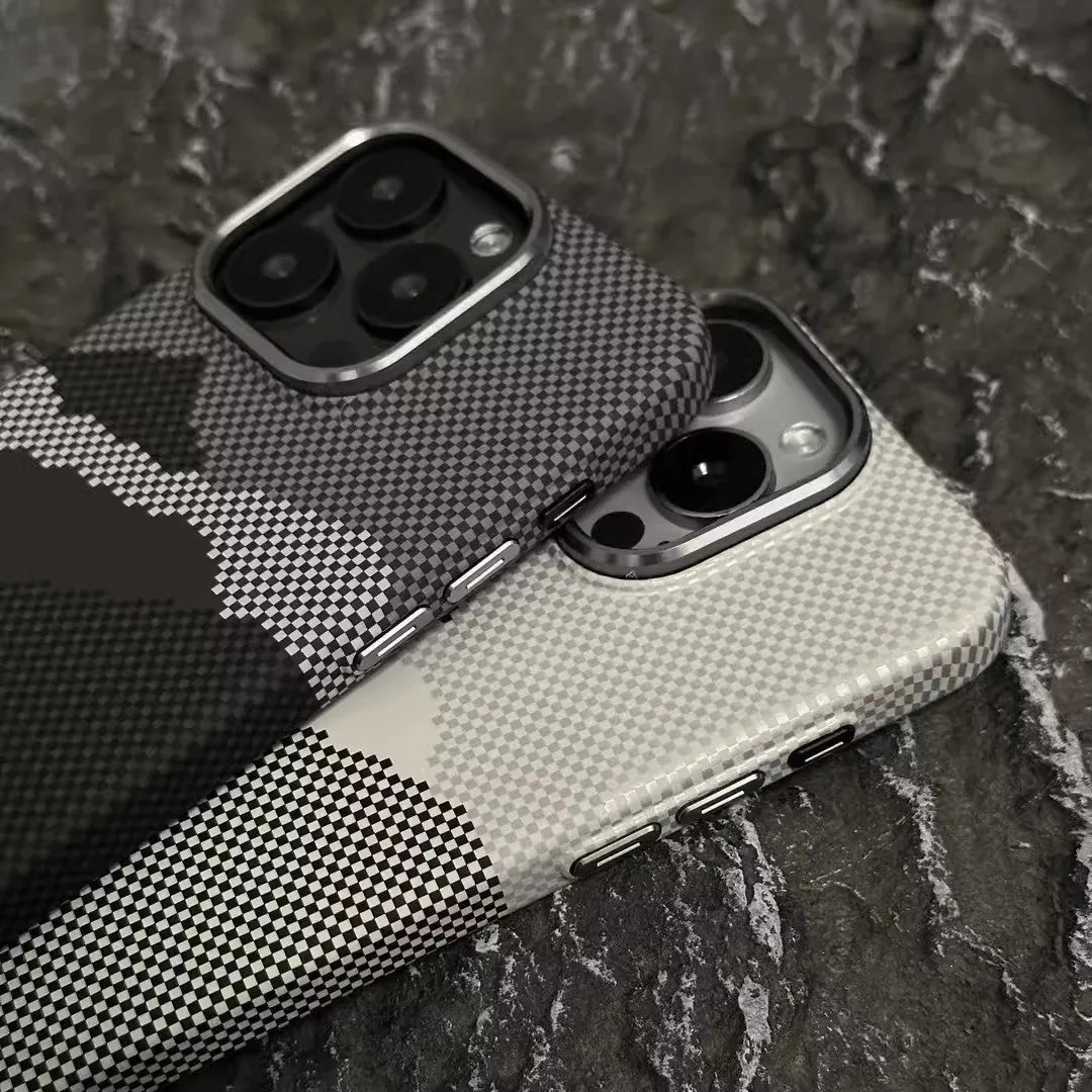 Luminous magnetic PC protective phone case for iPhone 15 Pro Max Alpine black pattern shockproof anti-fall