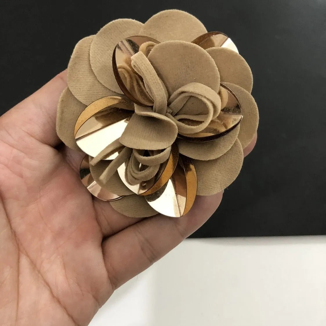 Fine flannel flowers corsage with tungsten alloy inlay, available in five colours, used as hair clip, handbag pendant, or brooch