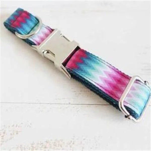 Pattern dog collar and traction lead set in polyester webbing, green or red, sizes XS to XL