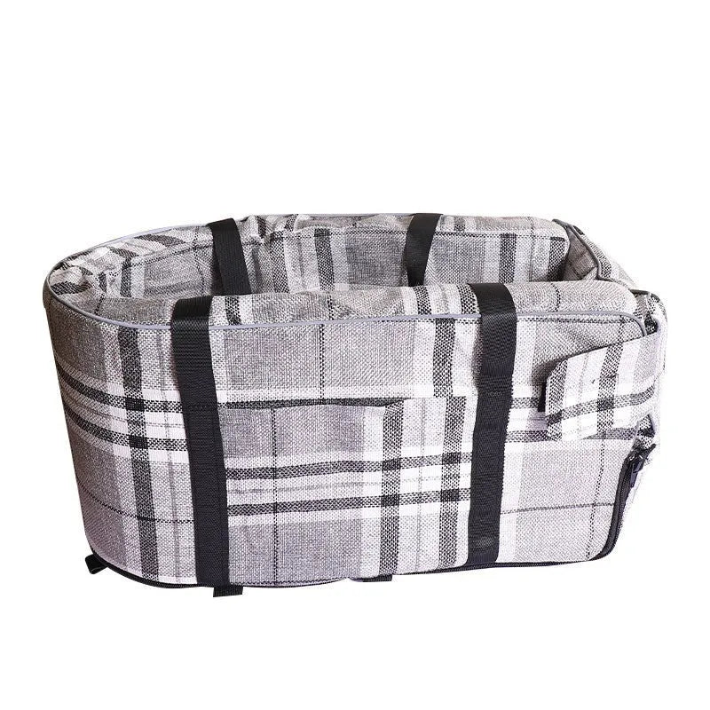 Outdoor dog kennel in cloth construction with 25D sponge lining for four-season use