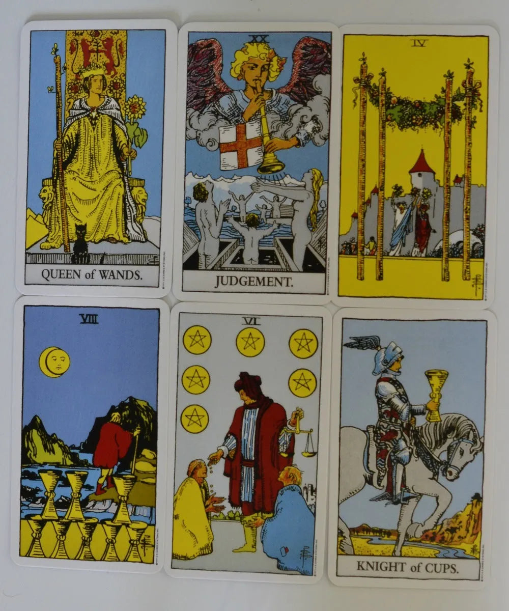 Tarot cards spread on a non-slip flannel tablecloth measuring 49x49cm, with a choice of black, green, silver, or check backs