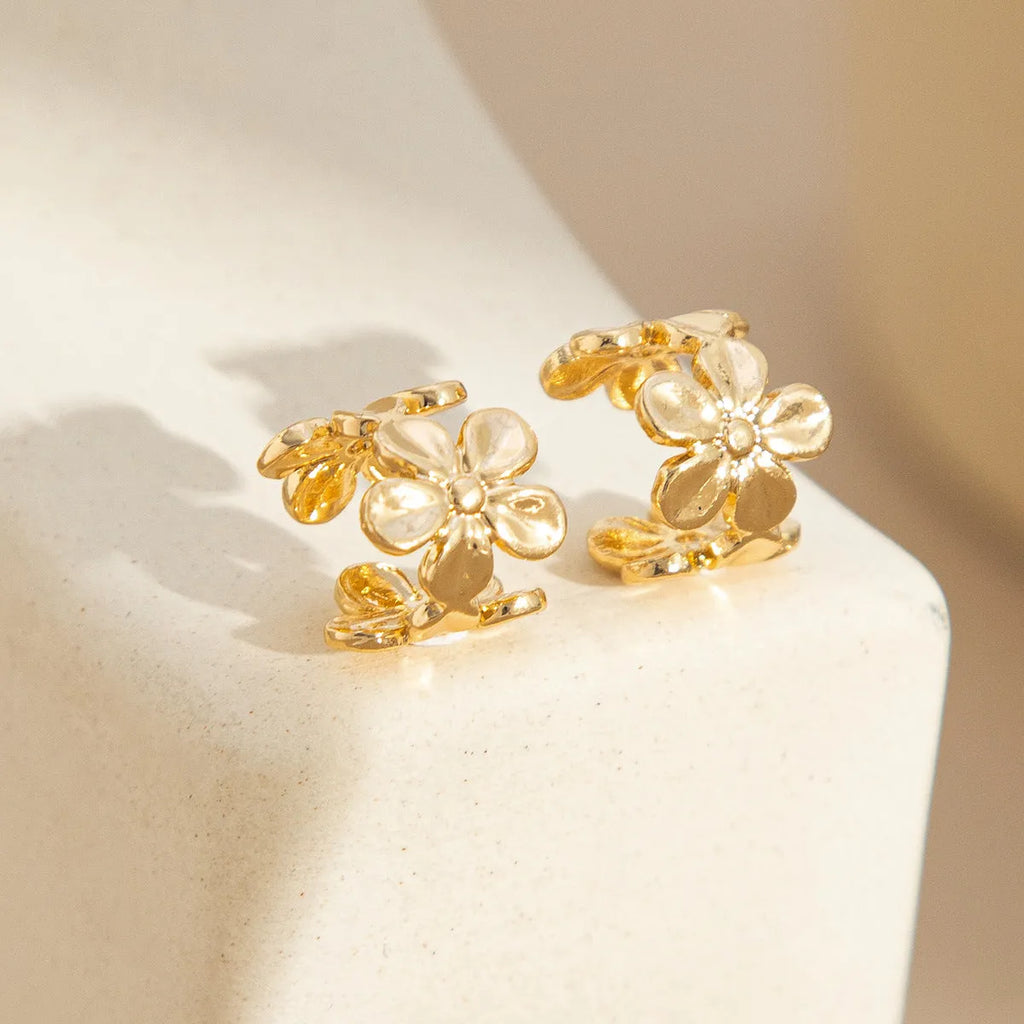 Gold-coloured women's earrings with starfish and conch designs on alloy posts.