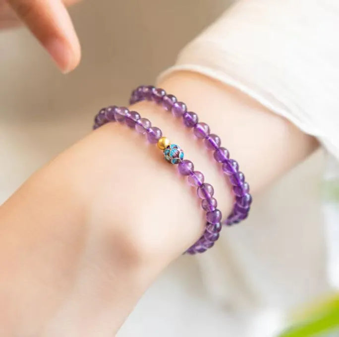 Purple lotus retro bracelet for women made from mixed materials.