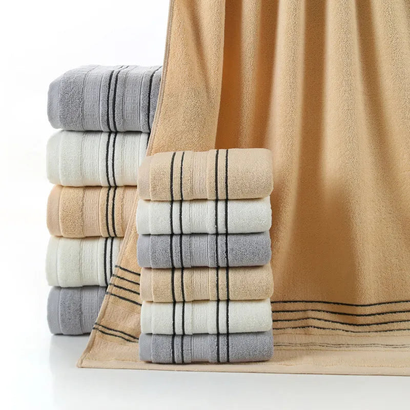 Pure cotton bath towel set with large bath towel and two hand towels in yarn-dyed fabric