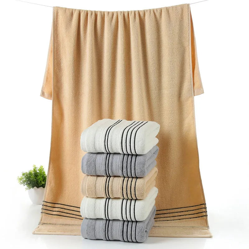 Pure cotton bath towel set with large bath towel and two hand towels in yarn-dyed fabric