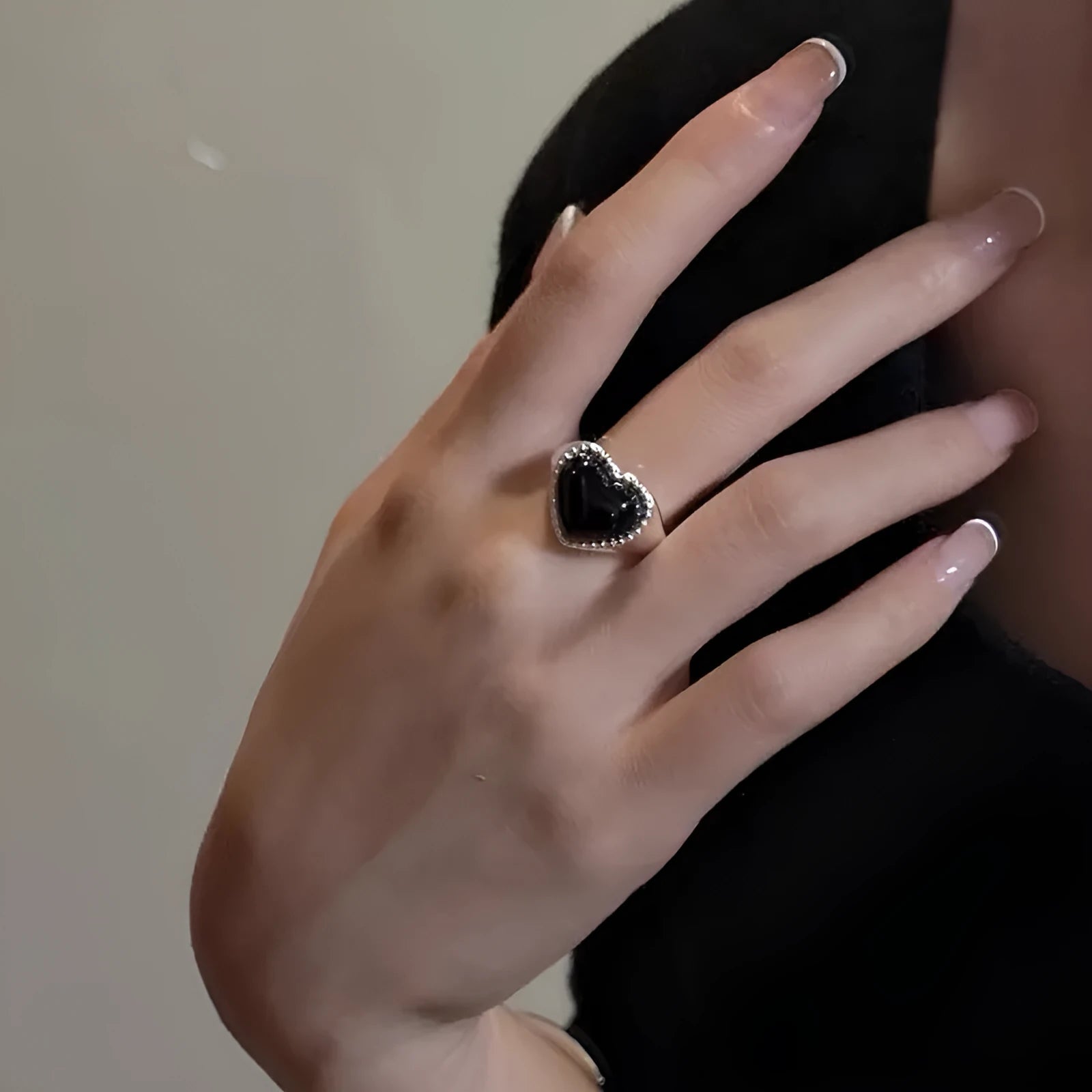 S925 sterling silver ring with heart-shaped black agate stone and adjustable open mouth design