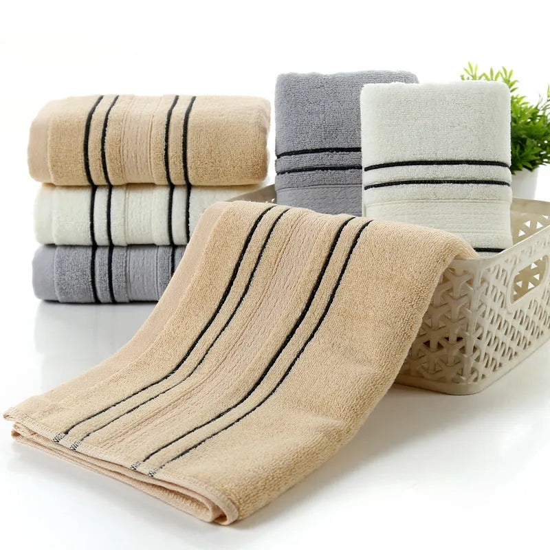 Pure cotton bath towel set with large bath towel and two hand towels in yarn-dyed fabric