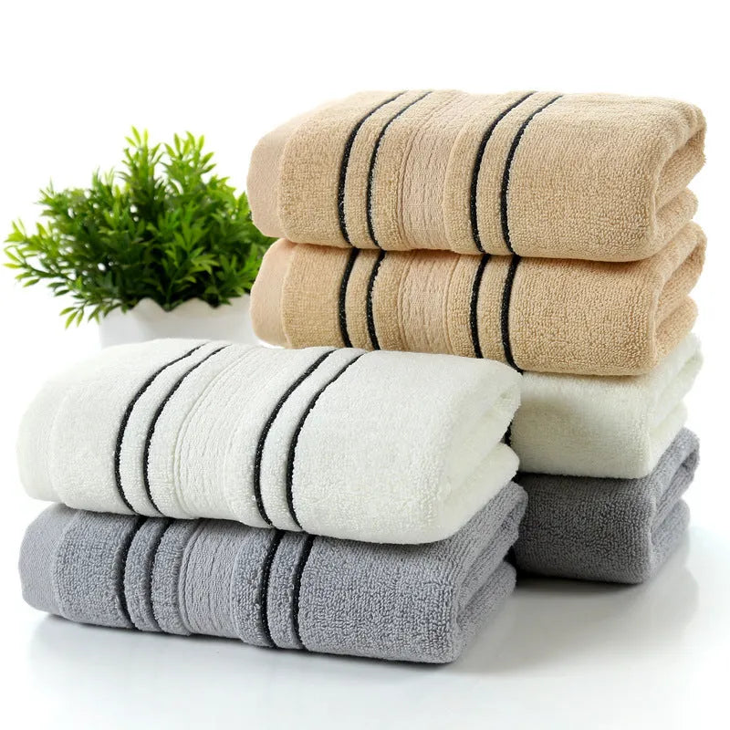 Pure cotton bath towel set with large bath towel and two hand towels in yarn-dyed fabric