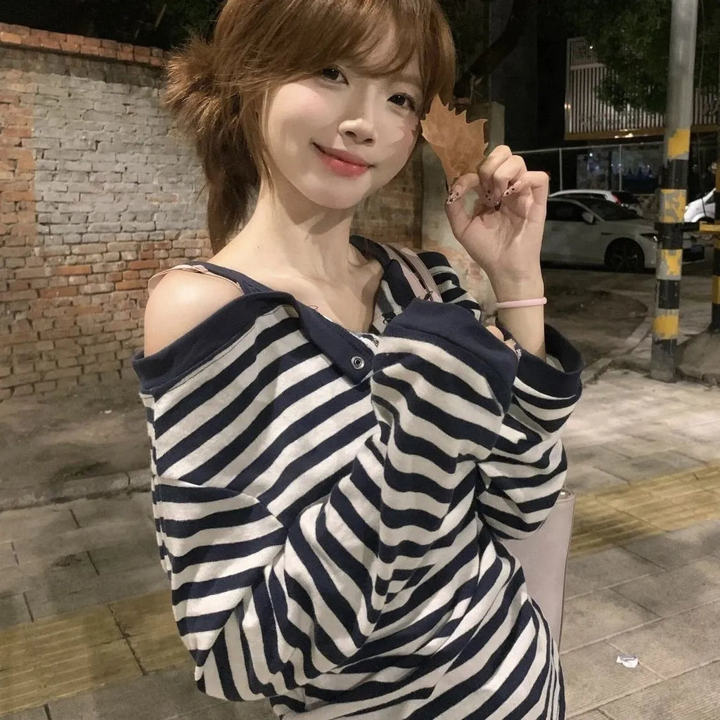 Dark blue Korean-style women's oversized long-sleeved t-shirt with striped patterns and embroidery