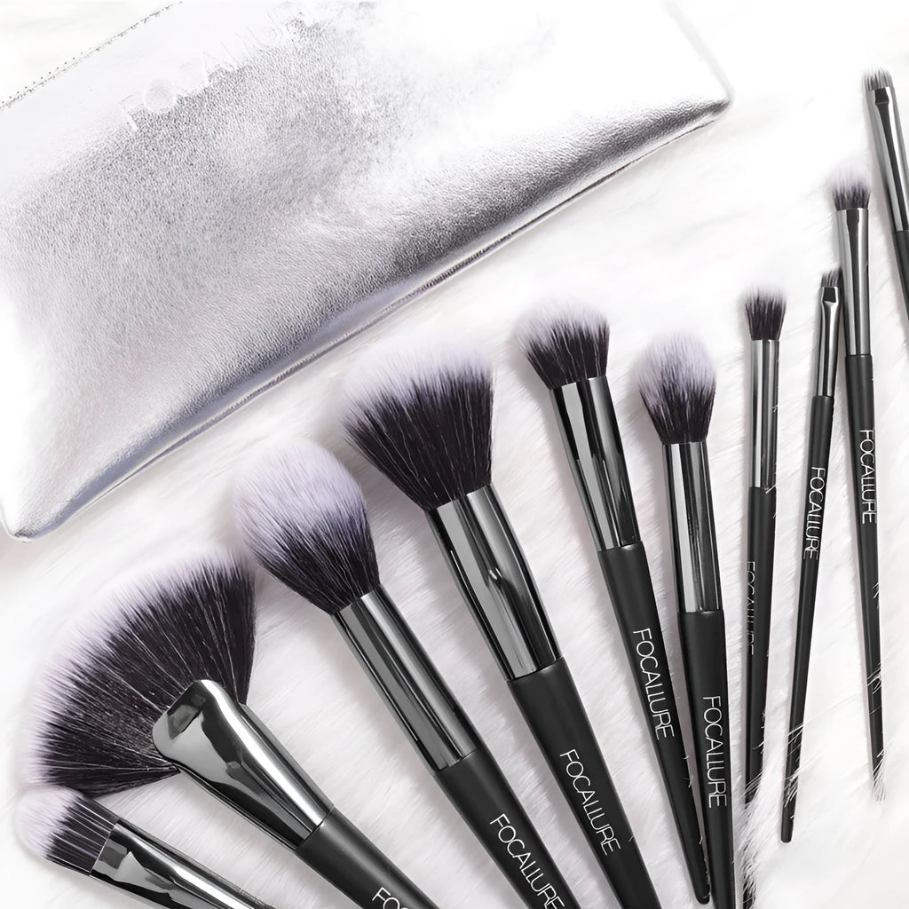 10-piece makeup brush set with artificial fibre heads, aluminium handles, powder and eyeshadow brushes, and a PU bag