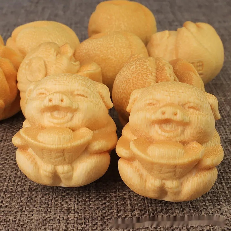 Solid bamboo Fulu Pig carving ornament measuring 4cm height with cute style design