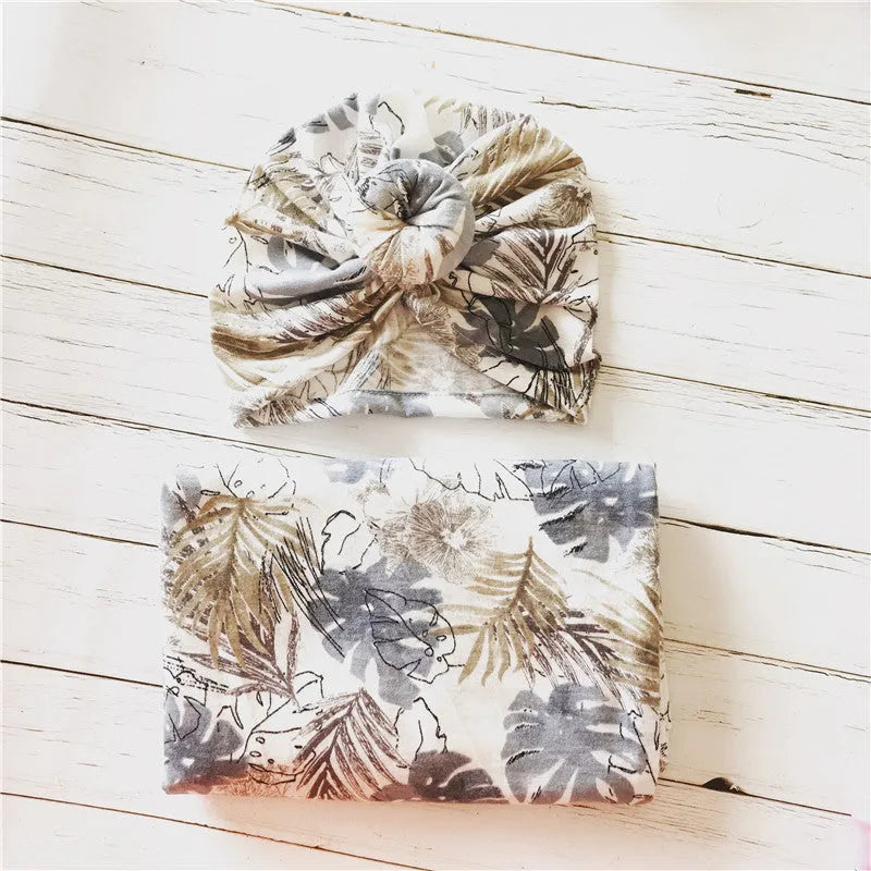 Baby wrapping cloth in white wreath hat pattern – cotton twill swaddle 70 cm