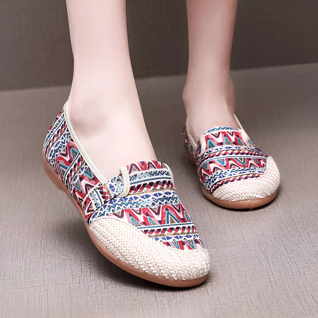 Women's ethnic style cloth shoes with flat heel, colour stitching and shallow mouth design