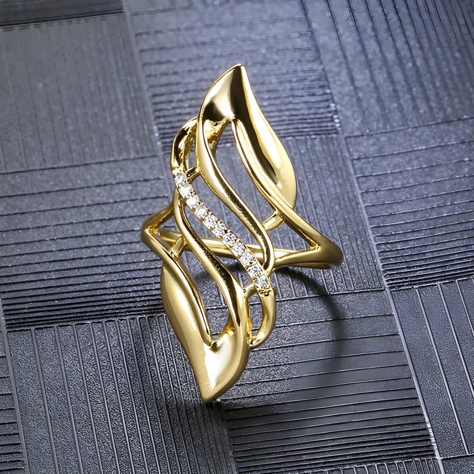 Exaggerated curve women's ring in gold-plated copper with zircon accent