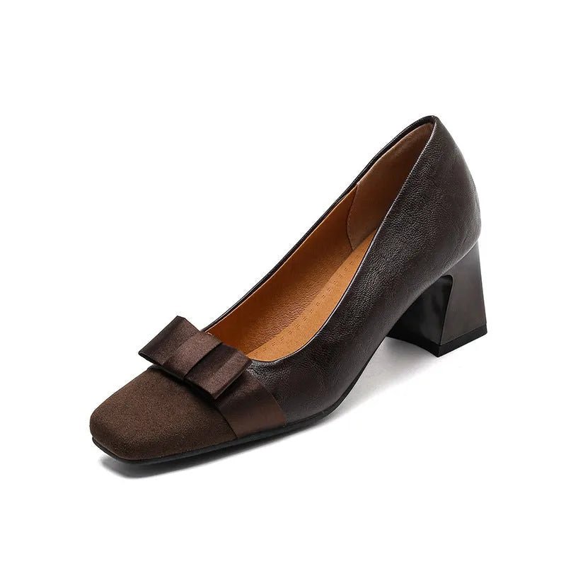 Retro square head chunky heel pumps for women in black with low-cut design and bow detail