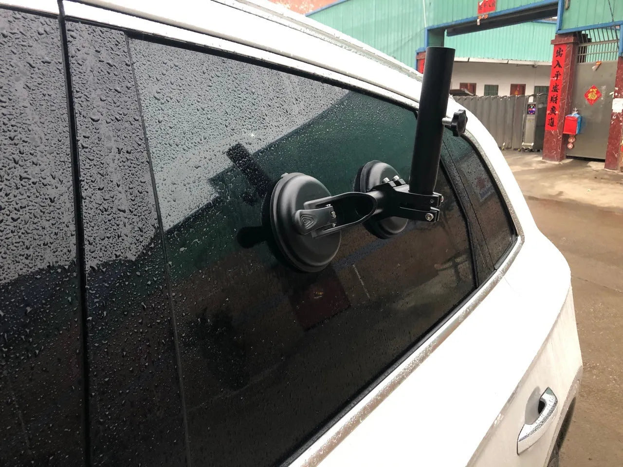 Black car window sucker base with ABS body and rubber disc for flagpole mounting