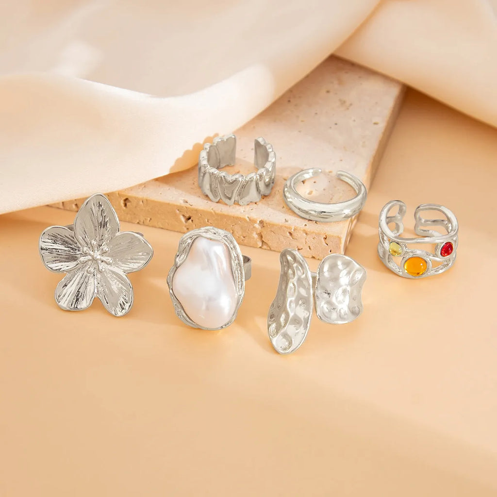 Women open flower ring with imitation pearl centrepiece in gold alloy band
