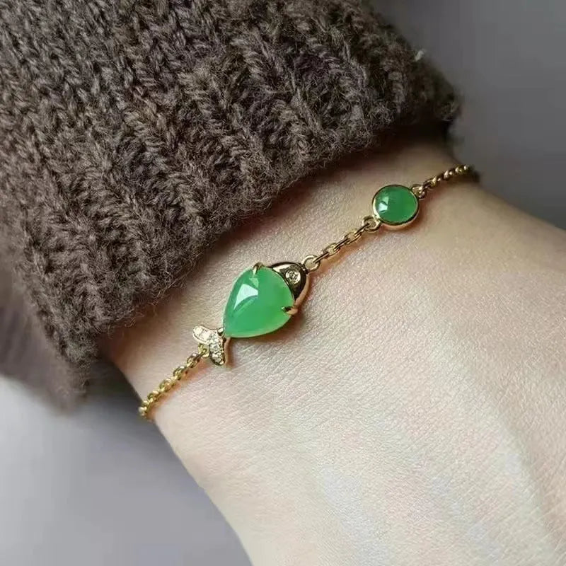 Electroplated yellow gold retro style bracelet with copper alloy and plastic construction