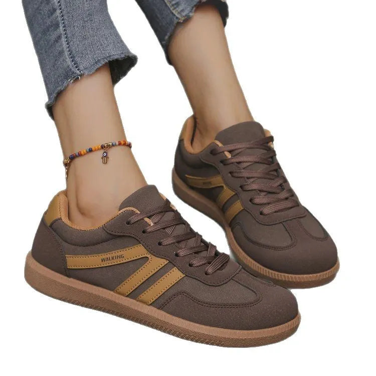 Retro low top training sneakers in multiple colours with a round toe and flat rubber sole.