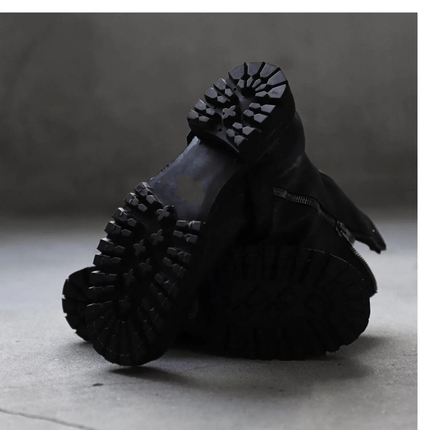 Men's dark style retro Martin boots with zipper closure and round toe in black colour options
