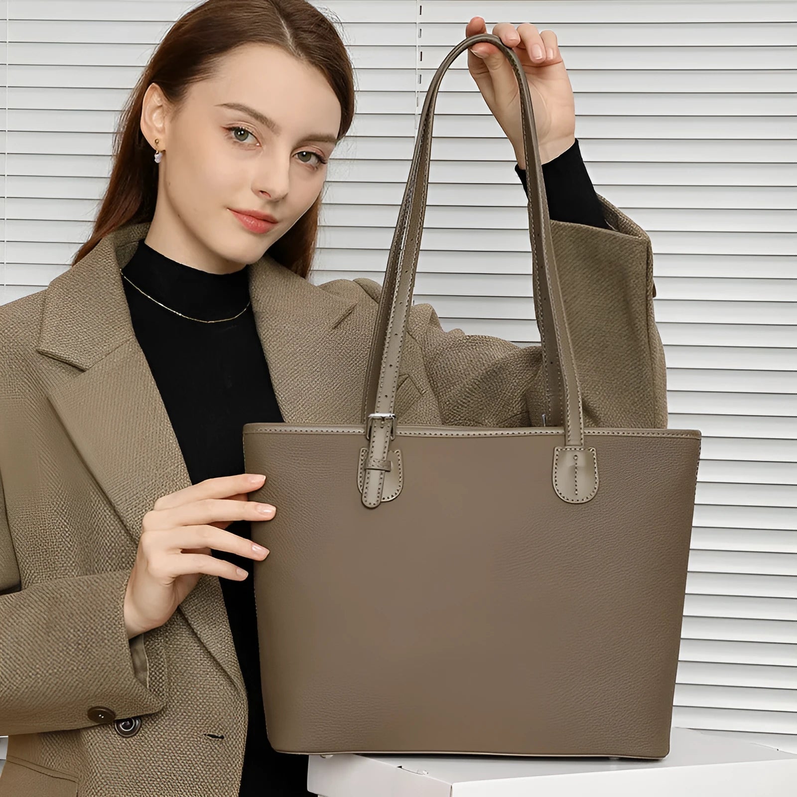 Genuine leather women's tote bag with European retro style and multiple interior compartments
