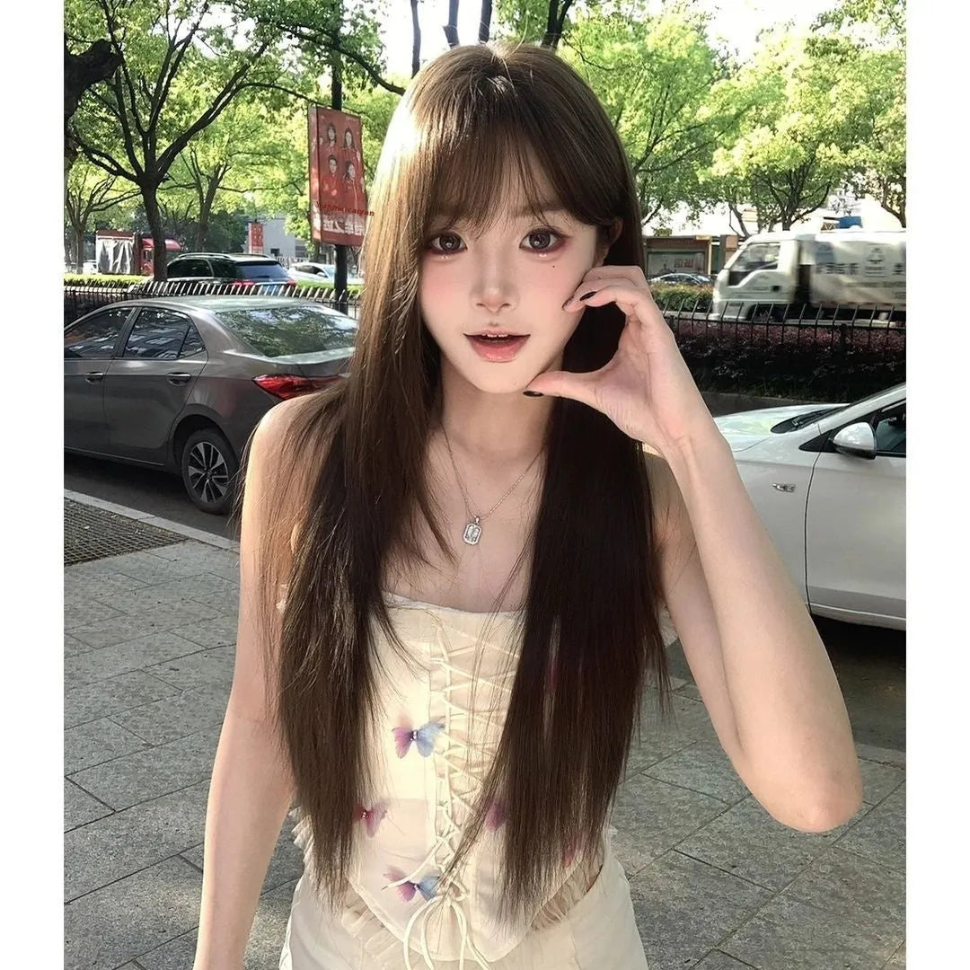 Brown black high-temperature fibre wig with seven-piece net construction for volume enhancement