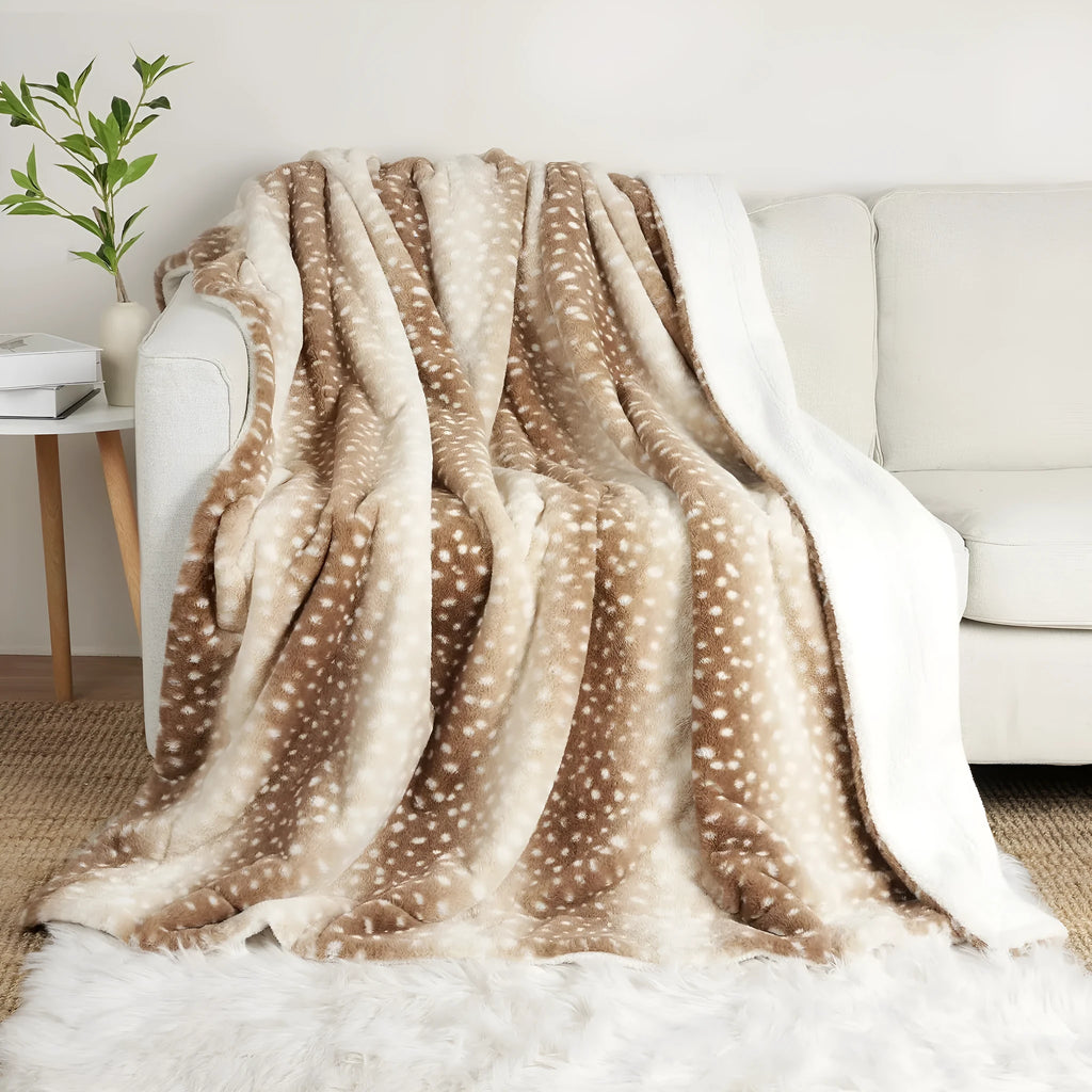 White polyester flannel blanket with animal stripe pattern in European and American style