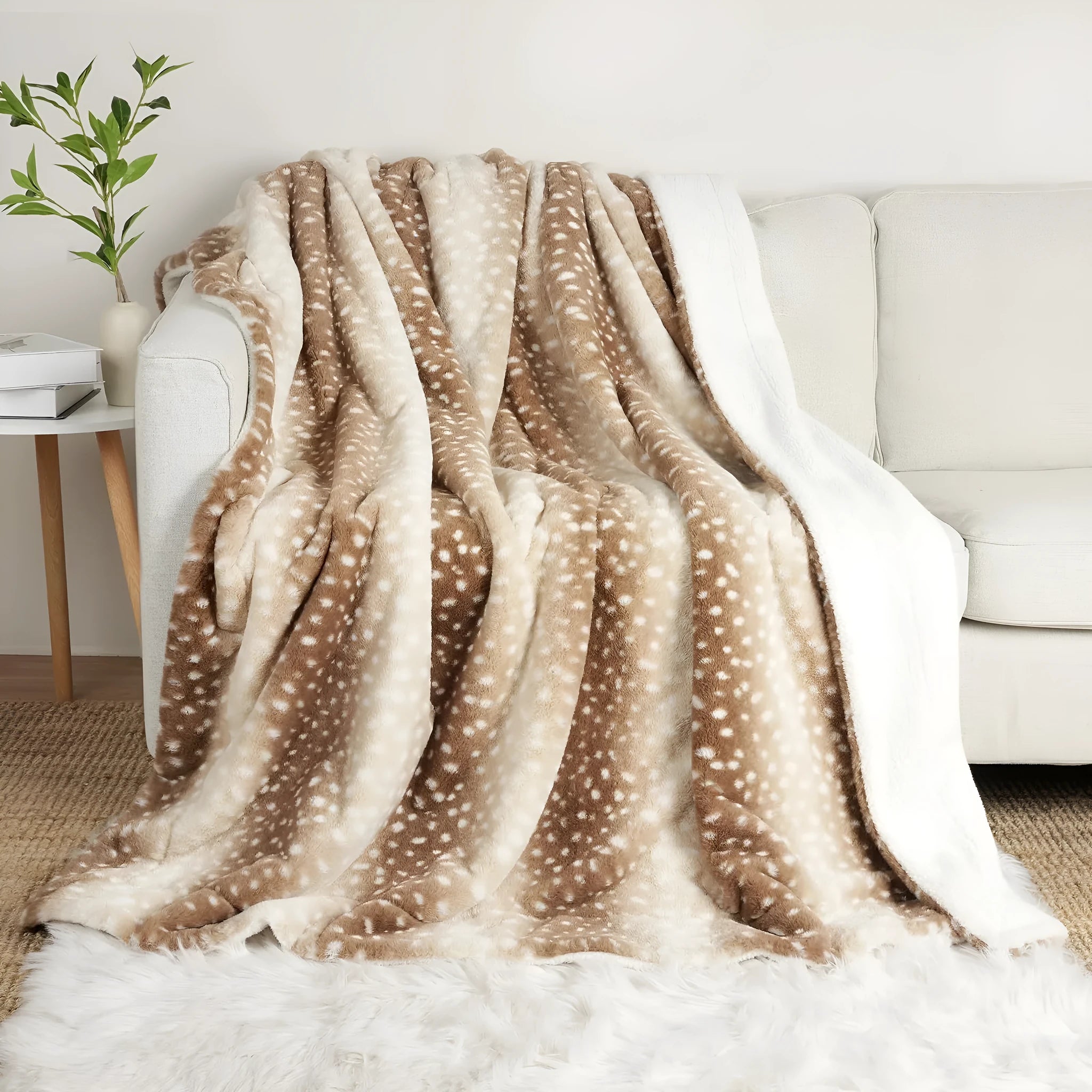 White polyester flannel blanket with animal stripe pattern in European and American style