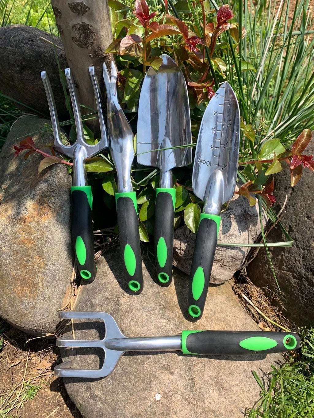 9-piece green aluminium alloy garden tool set with silicone two-colour handles for seedling cultivation