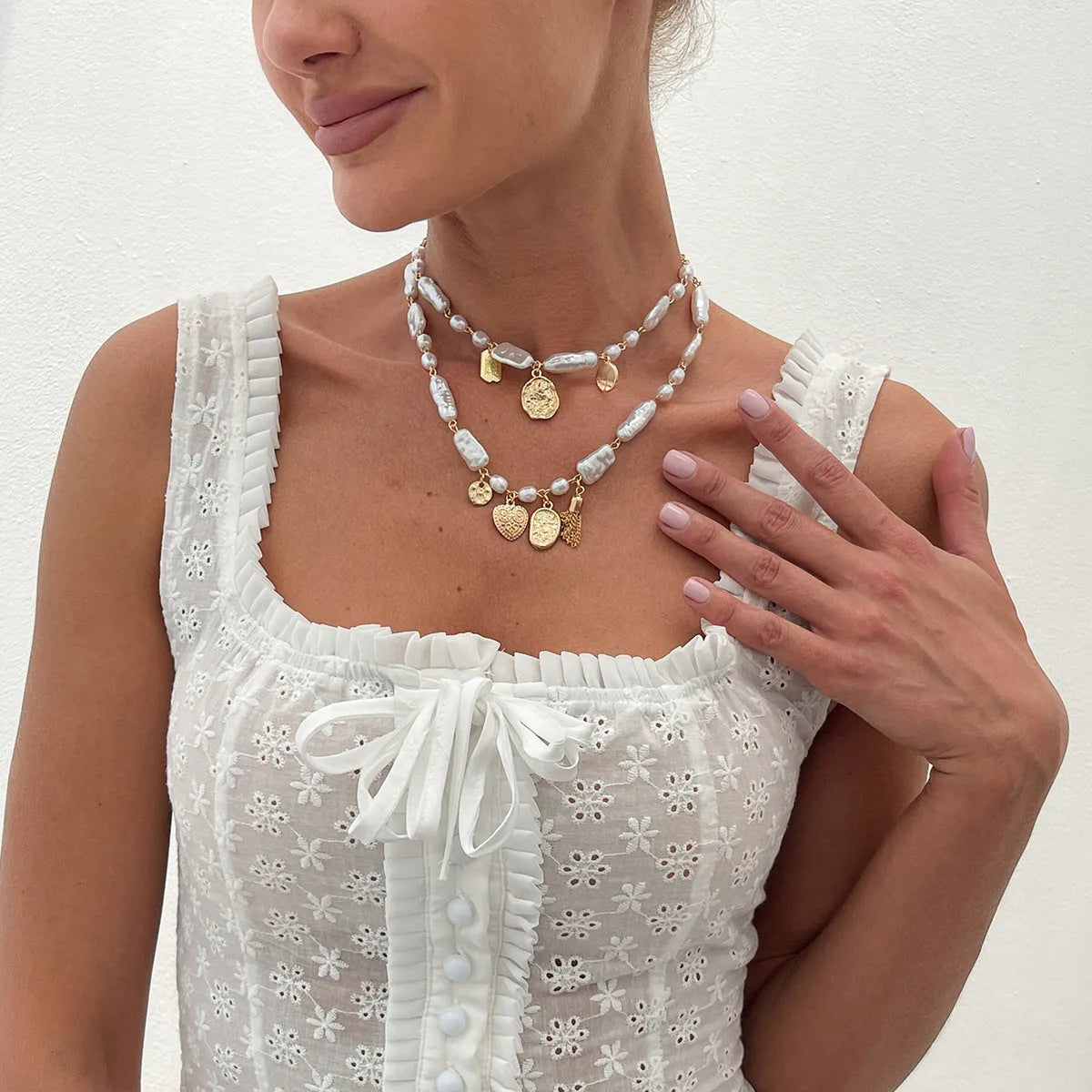 French pearl light luxury clavicle ocean necklace geometric shell shape gold finish on woman