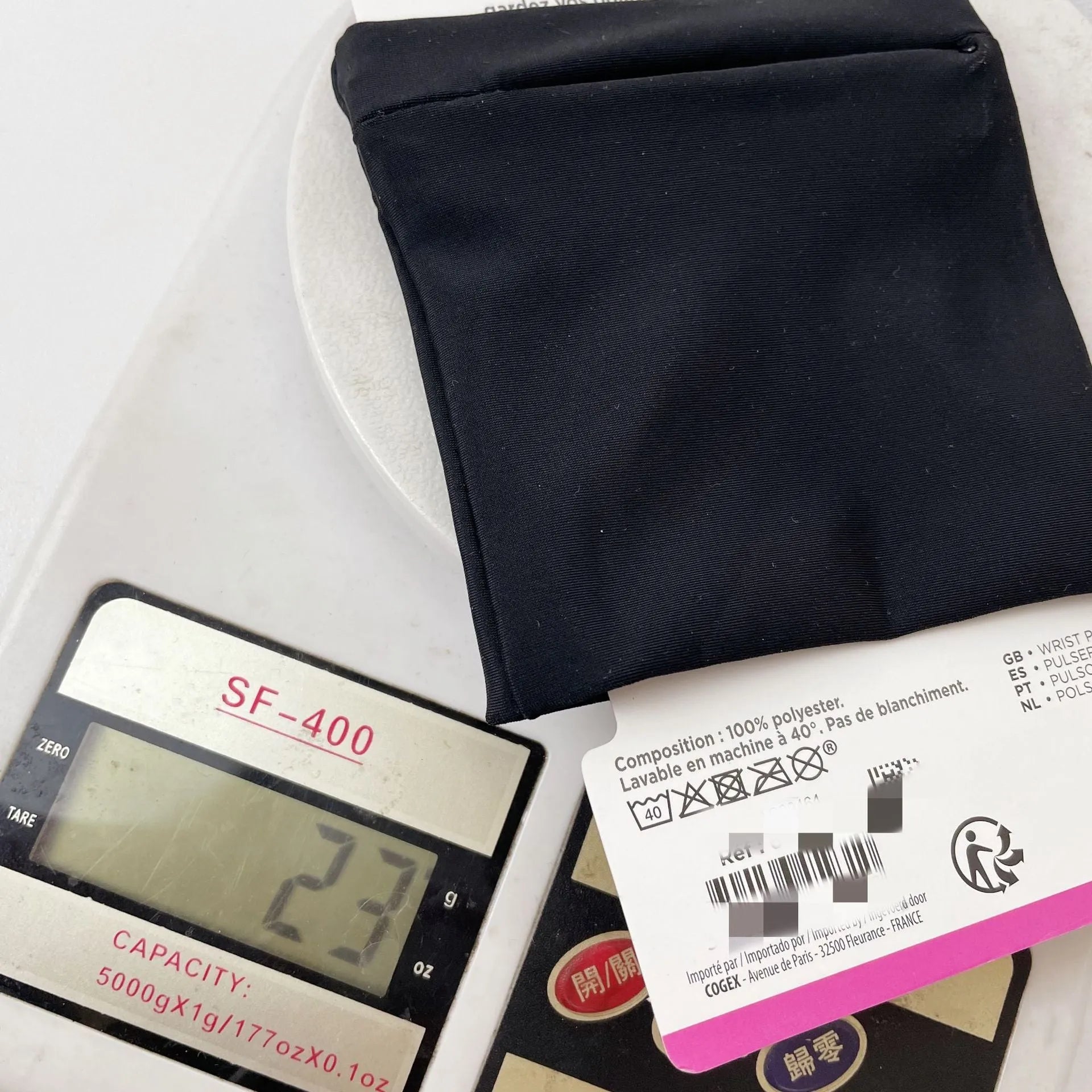 Adjustable waterproof armband wrist bag with zip pocket for mobile phone.