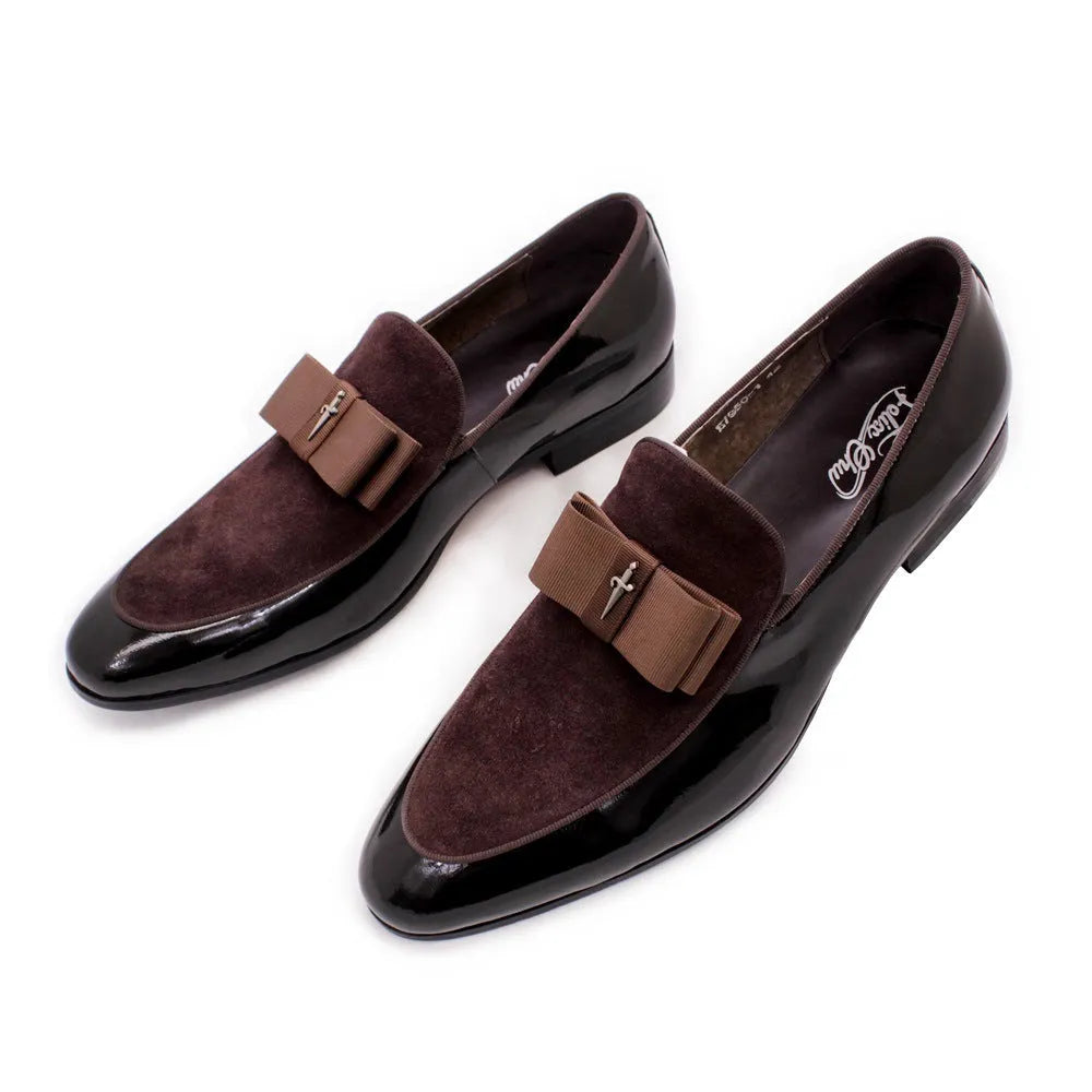 Men's low-top patent leather shoes in black with a tassel detail and rubber sole.